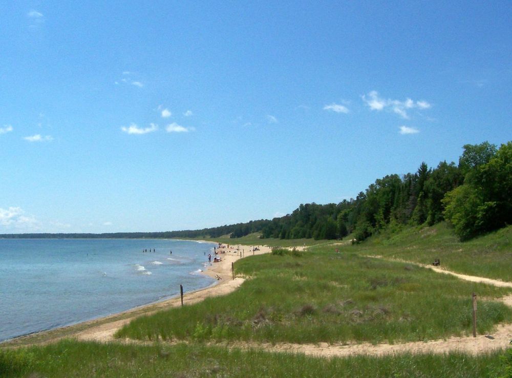 File:WhitefishDunesStateParkBeach.jpg - Wikimedia Commons
