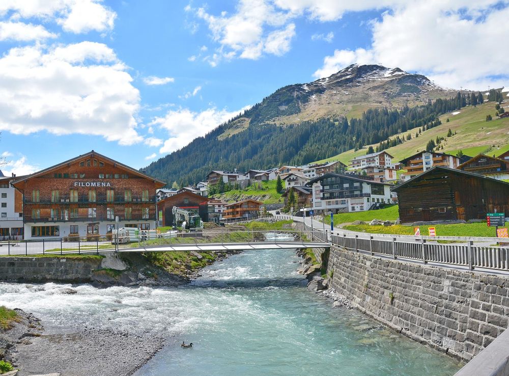 File:Lech am Arlberg.jpeg - Wikimedia Commons