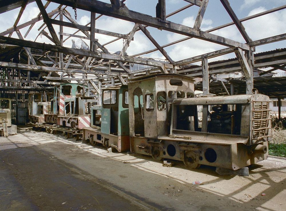 File:Oude trein op de oude suiker plantage Mariënburg - Mariënburg -  20417671 - RCE.jpg - Wikimedia Commons