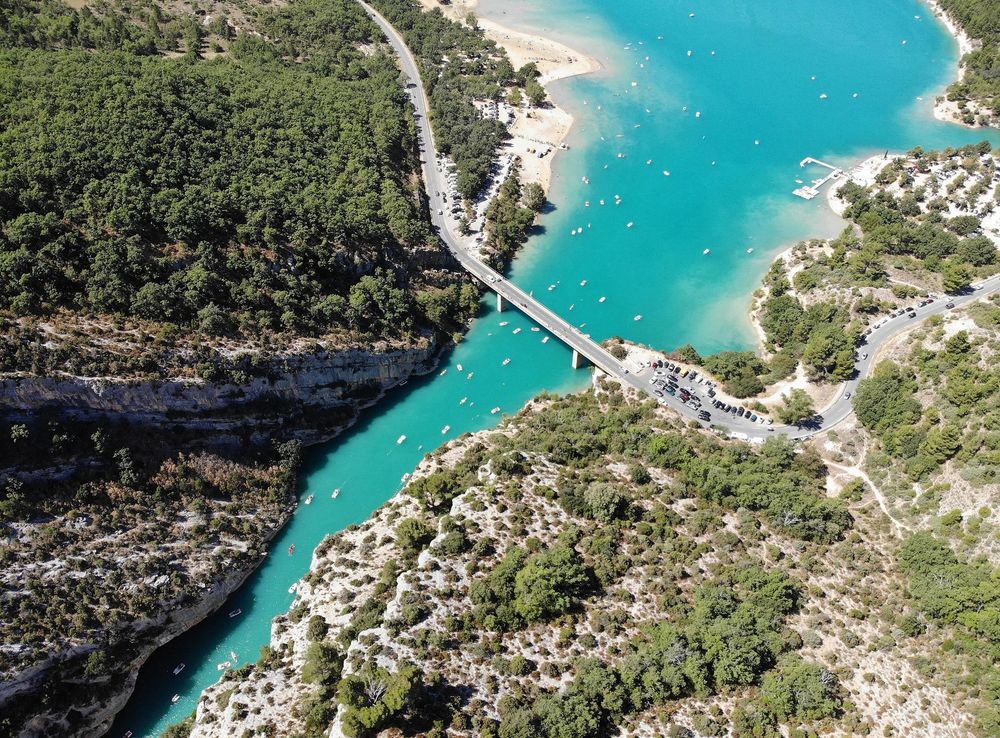 Fichier:Aerial view of the Lake of Sainte-Croix 04.jpg — Wikipédia
