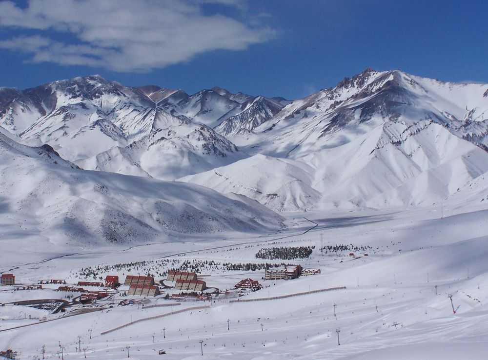 Archivo:Las Leñas Mendoza Argentina by Andre Charland.jpg - Wikipedia, la  enciclopedia libre