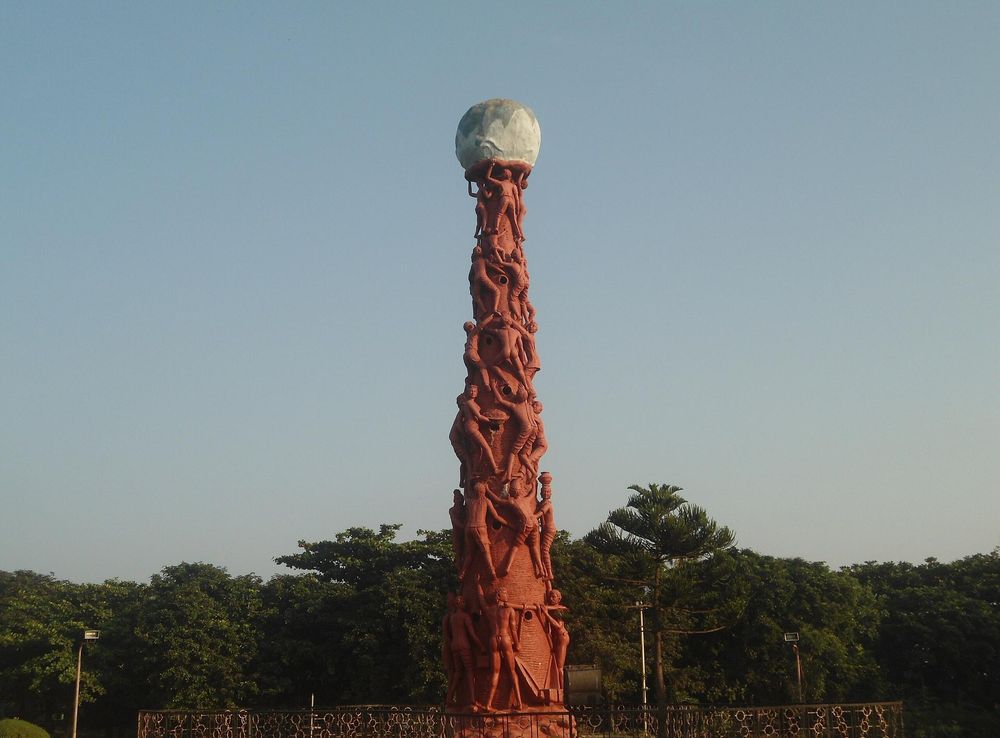 File:Pylon at VUDA park.JPG - Wikimedia Commons