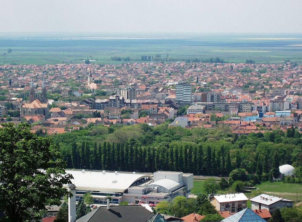 File:Vrsac-Panorama view.jpg - Wikimedia Commons