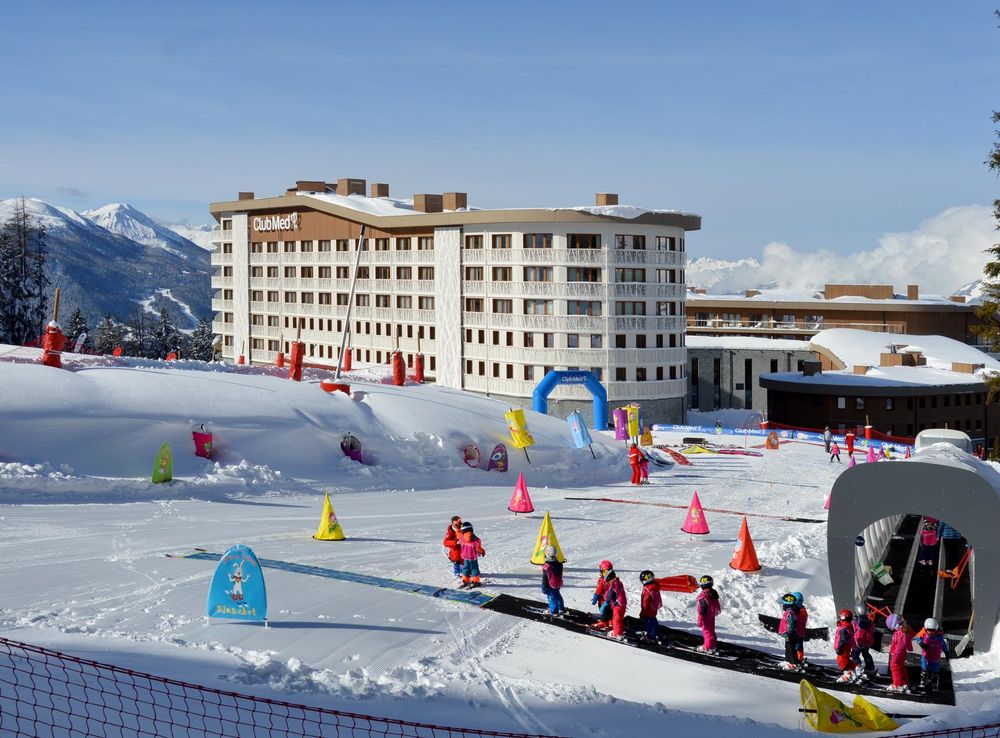 File:Club Med Arc 1600.jpg - Wikimedia Commons