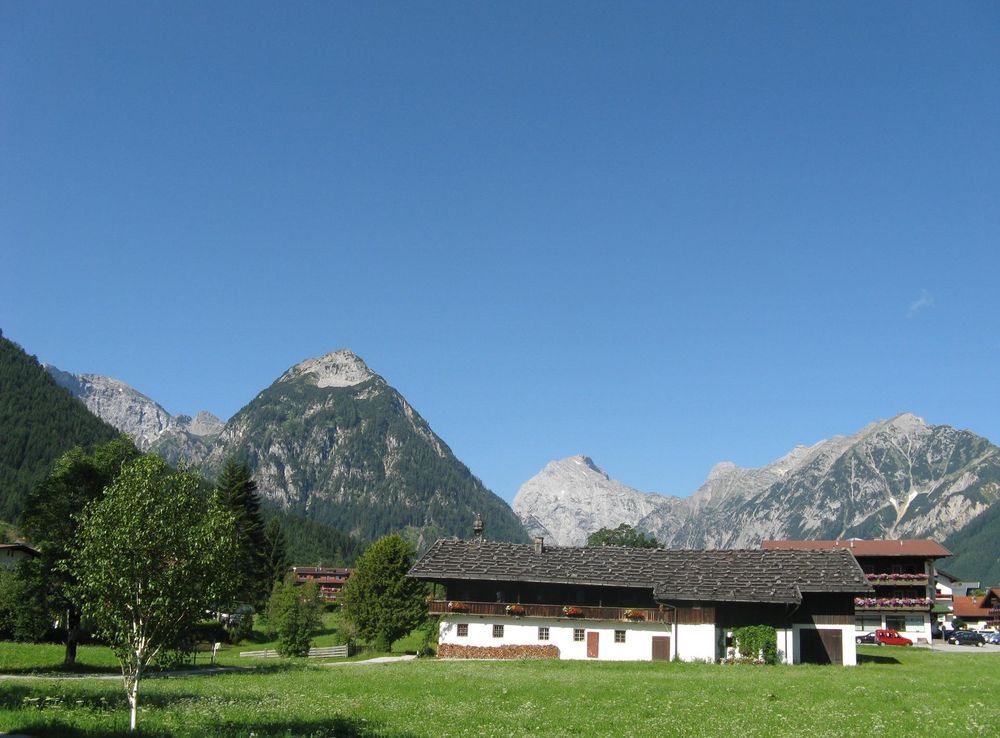 File:Pertisau Fischerhaus.JPG - Wikimedia Commons