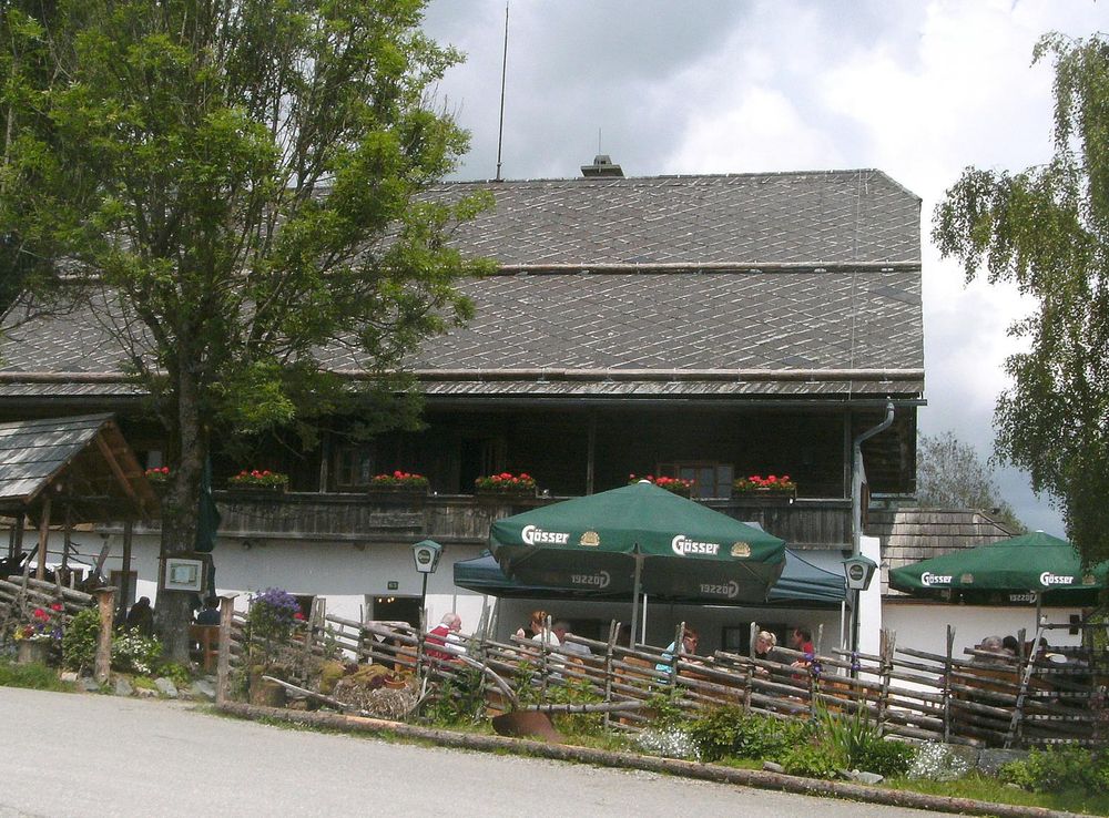 File:Pierergut Aflenz Suedwest.JPG - Wikimedia Commons