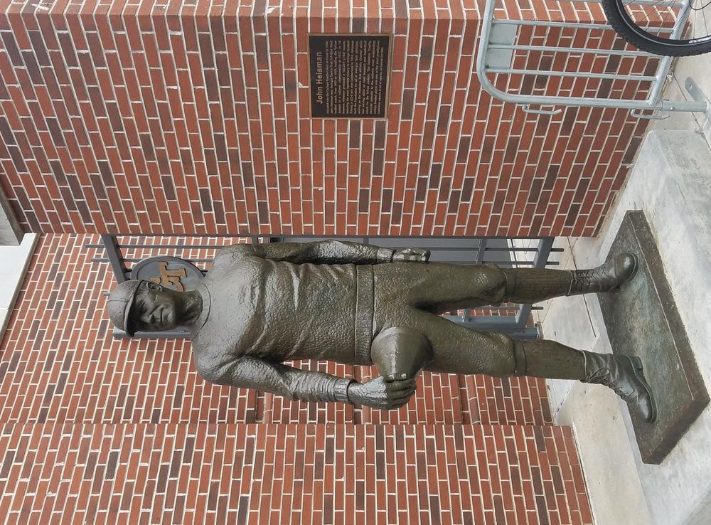 File:John Heisman statue, Georgia Tech.jpg - Wikipedia