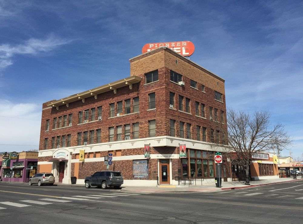 File:2015-03-16 13 27 11 The Pioneer Hotel and Western Folklife Center in  Elko, Nevada.JPG - Wikimedia Commons