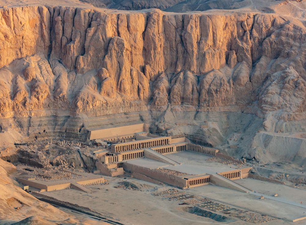 File:Templo funerario de Hatshepsut, Luxor, Egipto, 2022-04-03, DD 13.jpg -  Wikipedia