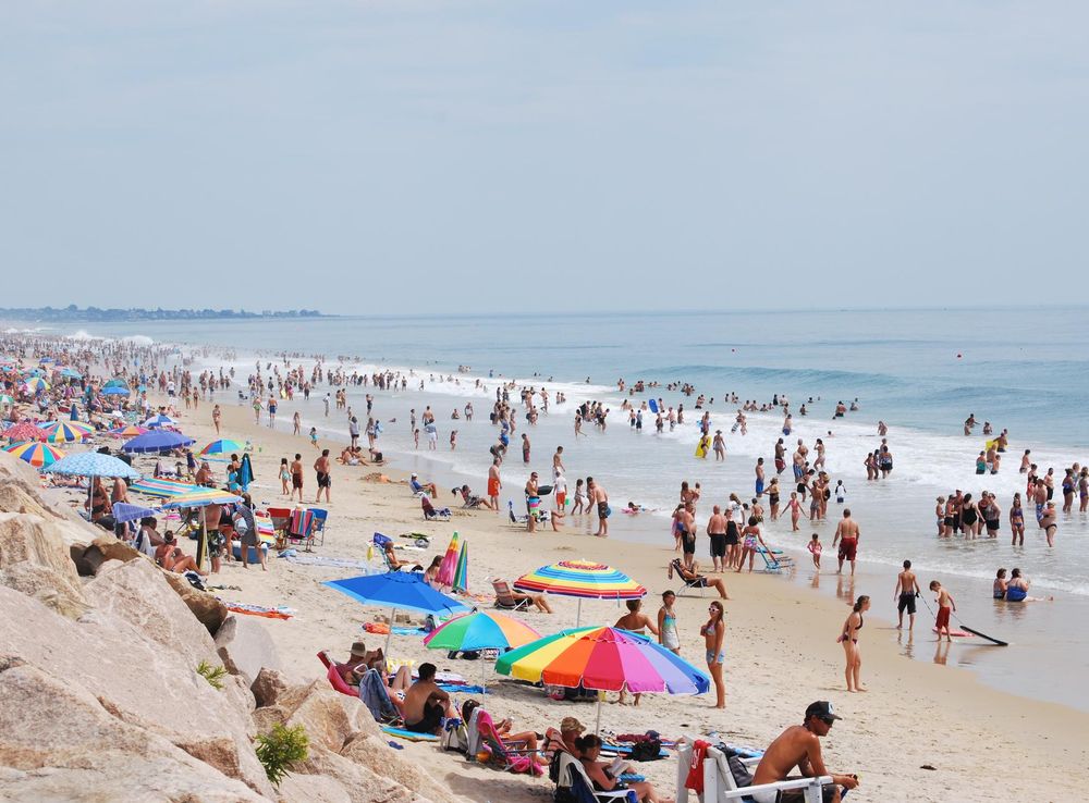 File:Misquamicut Beach, RI 2010-08-06.JPG - Wikipedia