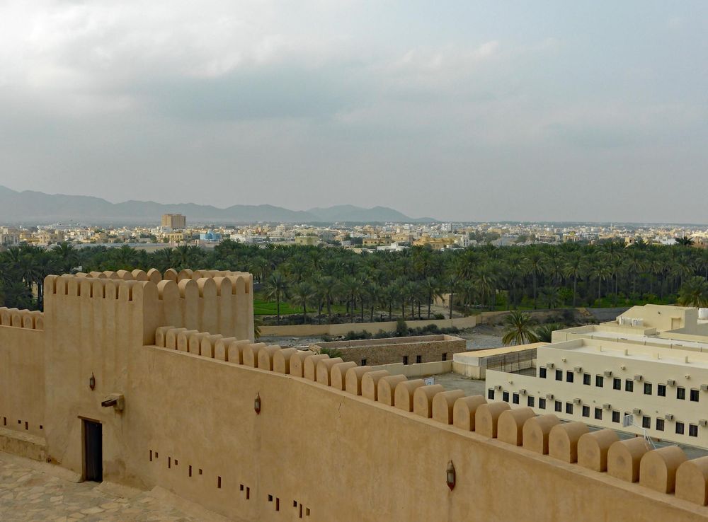 File:Al Rustaq Fort (2) (27255509348).jpg - Wikimedia Commons