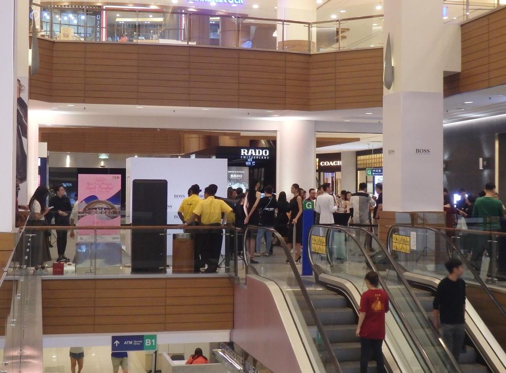 File:Gurney Plaza (4).jpg - Wikimedia Commons