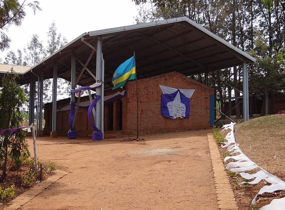 Fichier:Exterior of Ntarama Genocide Memorial Site - Rwanda - 01.jpg —  Wikipédia