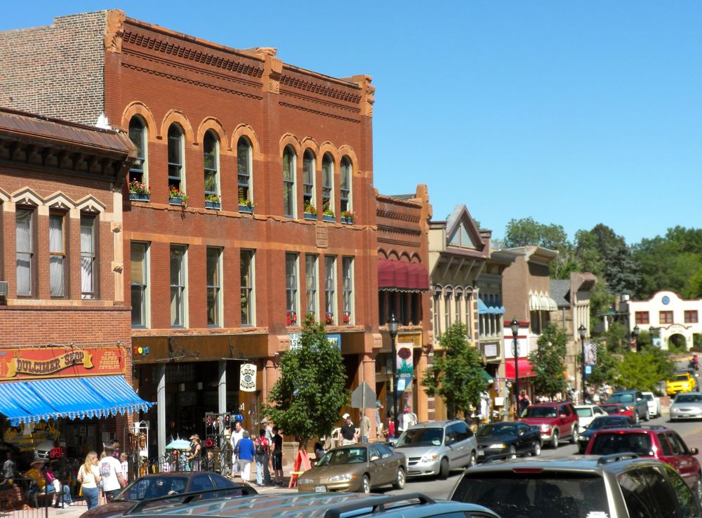 File:Manitou Ave 700 block.JPG - Wikimedia Commons