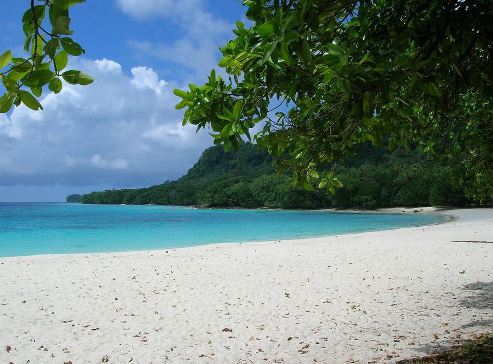 File:Champagne Beach.jpg - Wikimedia Commons