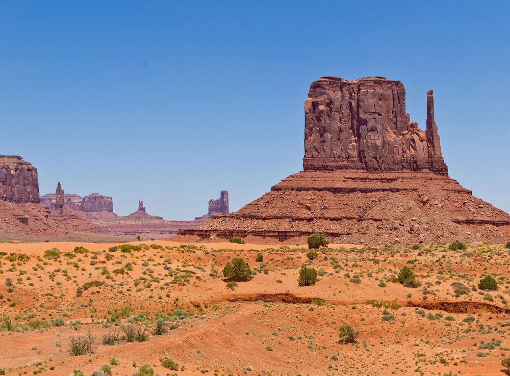 File:Monument-Valley-Buttes.jpg - Wikimedia Commons