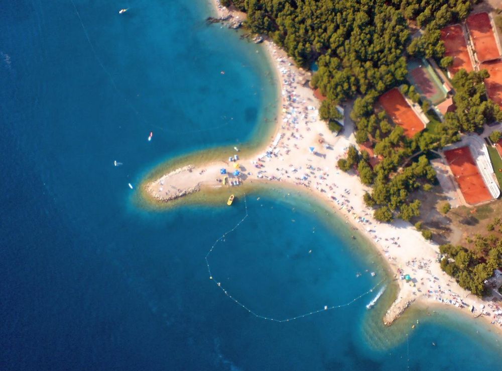 File:Makarska iz zraka,plaža00081.JPG - Wikimedia Commons