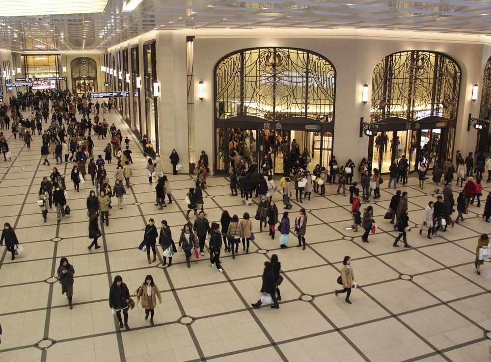 File:JP-Osaka-Umeda-Hankyu-Department-Store-Concourse.JPG - Wikimedia  Commons