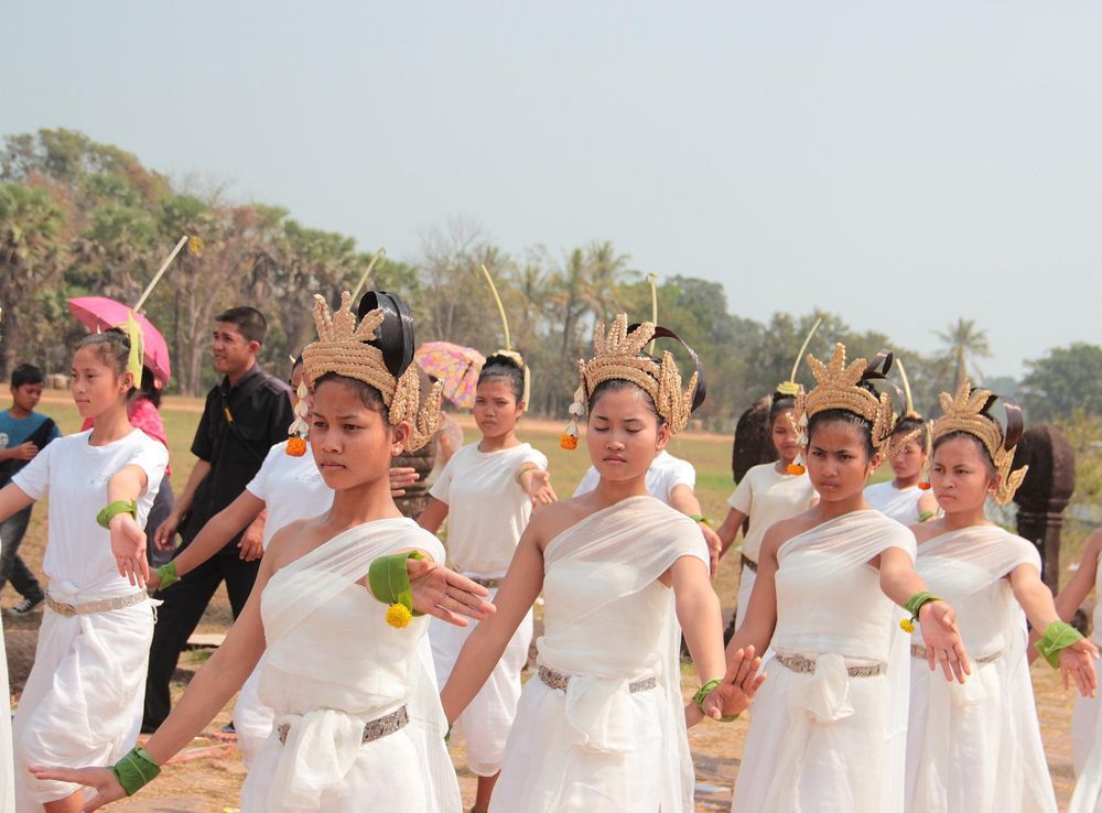 File:Apsaras - Bun Vat Phu 2012 04.JPG - Wikimedia Commons