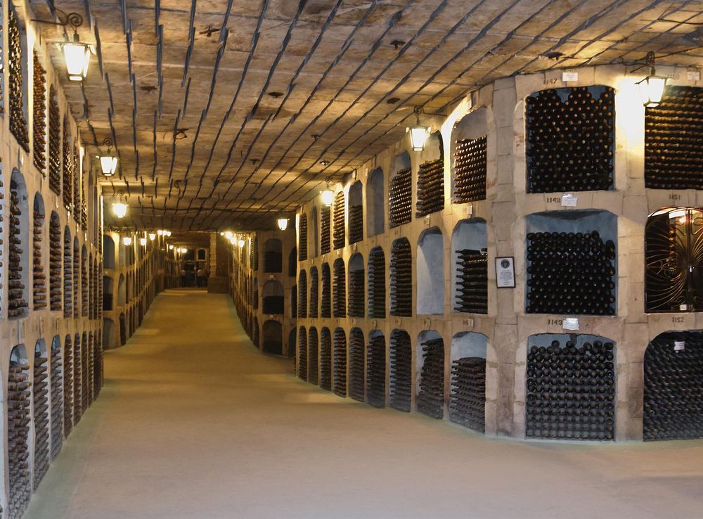 File:Caves Milestii Mici Moldavie.jpg - Wikipedia