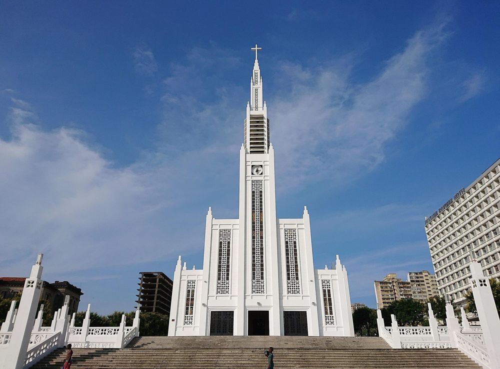 File:Catedral de Maputo Front View.jpg - Wikimedia Commons
