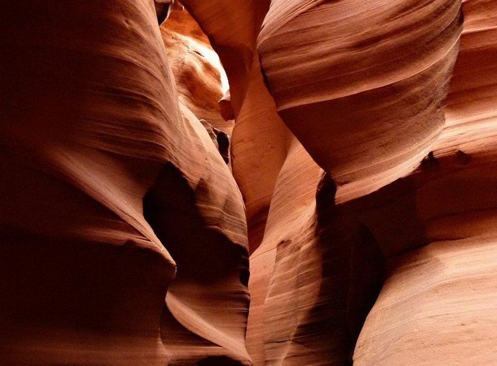 Bright red sandstone peaks an | Free Photo - rawpixel