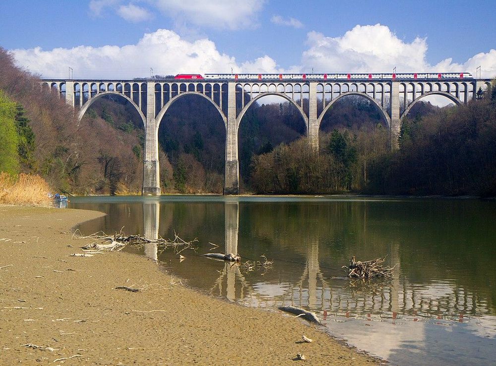 File:Viaduc de Grandfey, Fribourg (FR) (13769297734).jpg - Wikimedia Commons