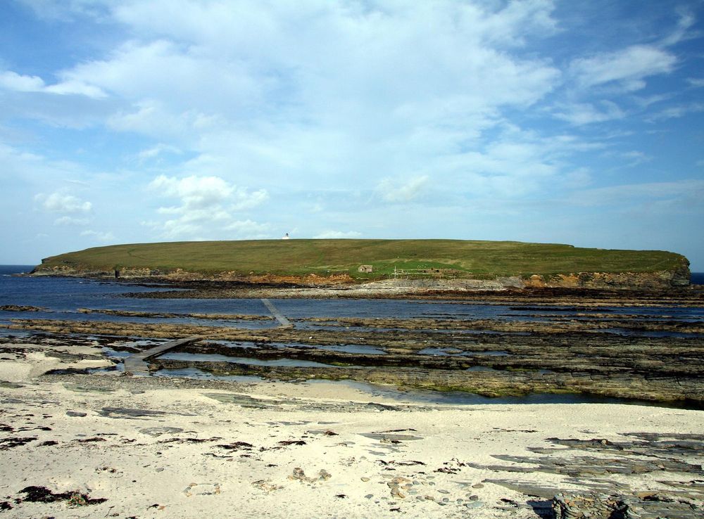 File:Brough of Birsay in summer 2012 (4).JPG - Wikimedia Commons