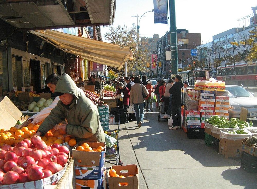 File:Chinatown in Toronto.JPG - Wikimedia Commons
