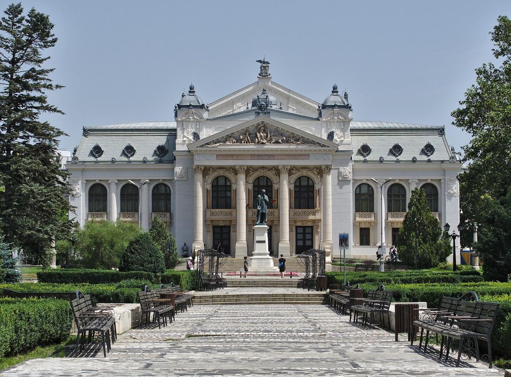 File:Romania Iași National Theatre.jpg - Wikimedia Commons