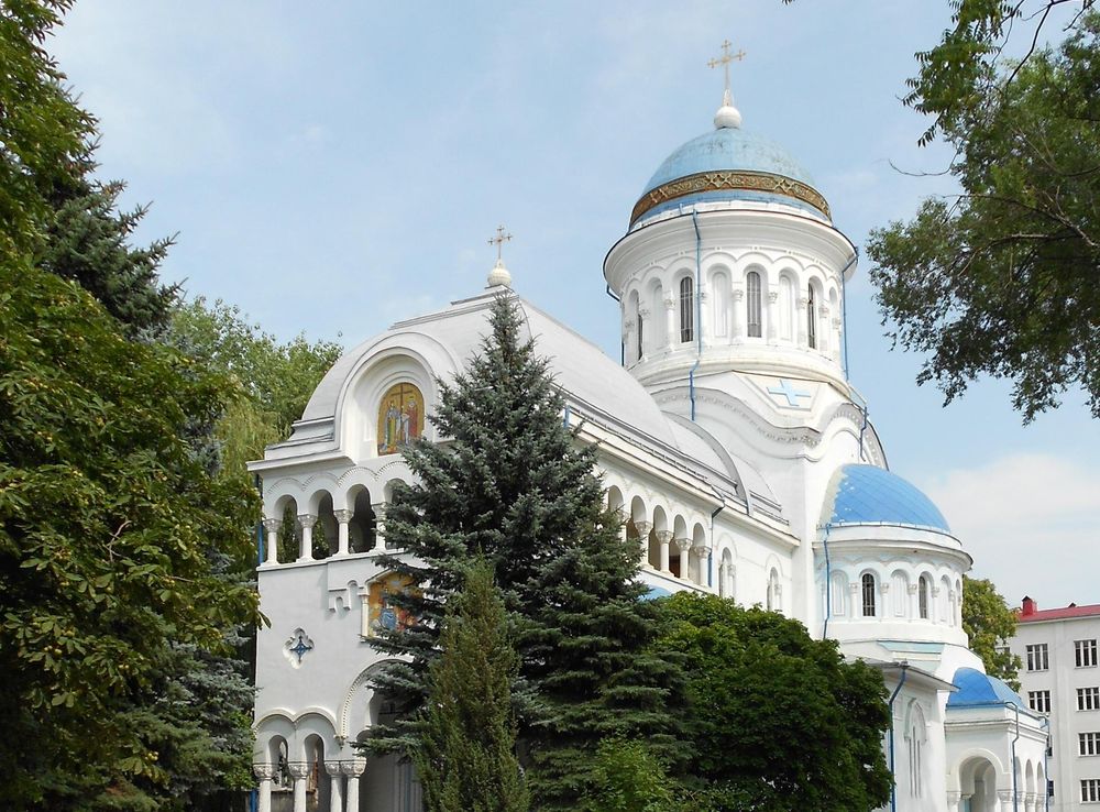 File:Catedrala. Sf. Const si Elen. din Bălți.JPG - Wikimedia Commons