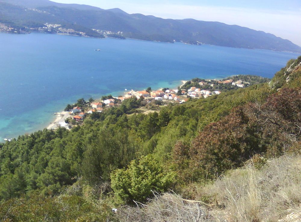 File:Brdo sv.Ilija-pogled na Pernu06159.JPG - Wikimedia Commons
