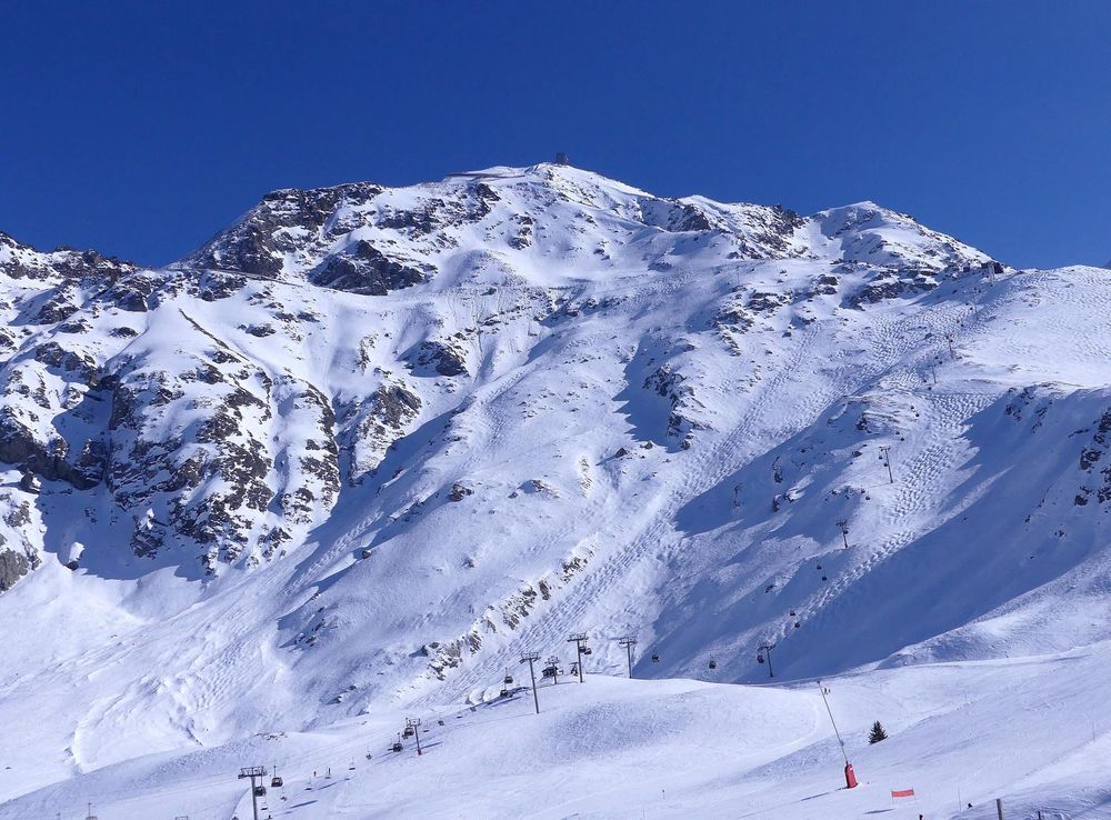 File:Aiguille Rouge surplombant les Arcs en hiver (mars 2023).JPG -  Wikimedia Commons