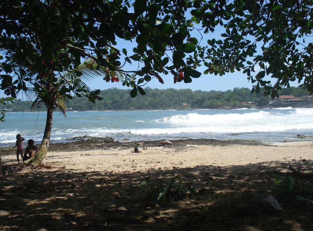 File:PlayaBonita.JPG - Wikimedia Commons