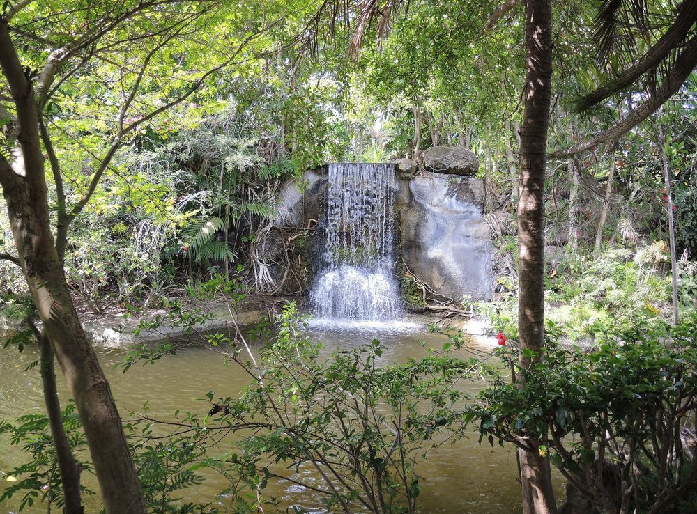 File:TheGardenOfTheGrovesFalls.JPG - Wikimedia Commons