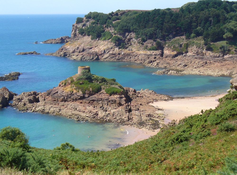 File:L'Île au Guerdain Jersey.JPG - Wikimedia Commons