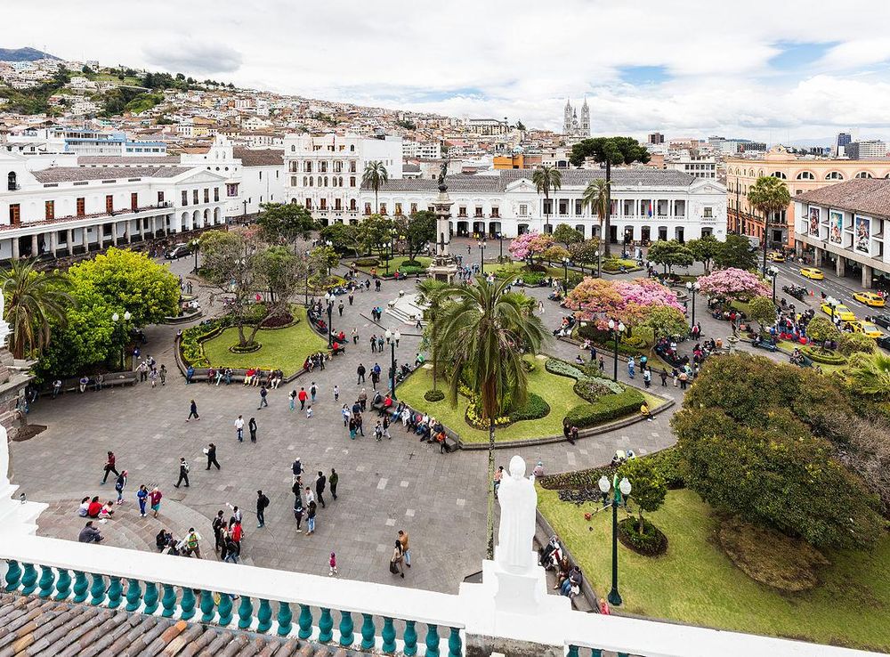 Archivo:Plaza Grande, Quito, Ecuador, 2015-07-22, DD 80.JPG - Wikipedia, la  enciclopedia libre