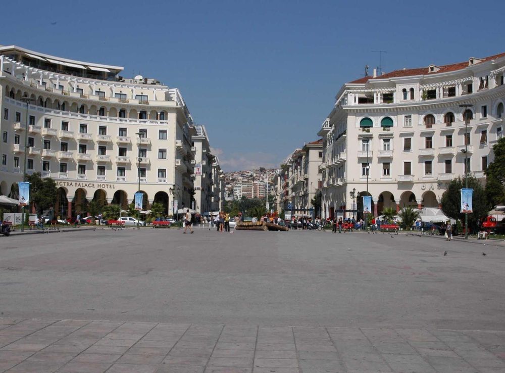 File:Aristotelous Plateia.jpg - Wikimedia Commons