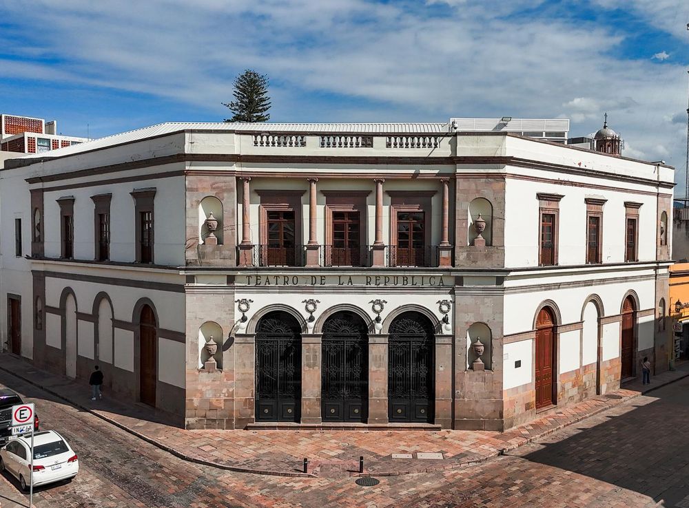 Archivo:Teatro de la República, Querétaro - 1.jpg - Wikipedia, la  enciclopedia libre