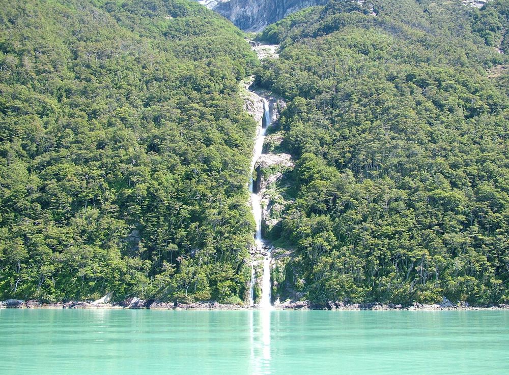 File:Seno Ultima Esperanza.jpg - Wikimedia Commons
