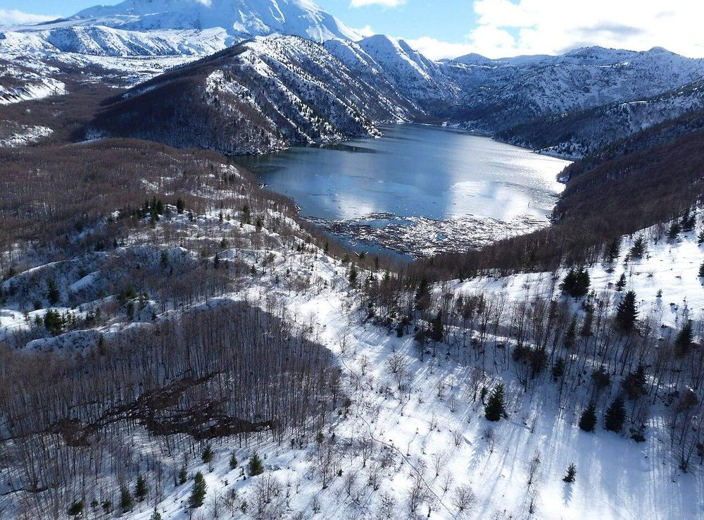File:Castle Lake (24889035896).jpg - Wikipedia