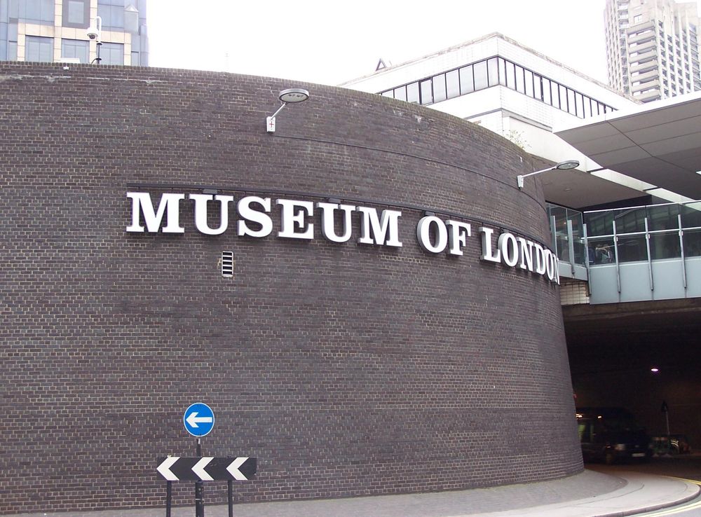 File:Museum of London exterior01.JPG - Wikimedia Commons