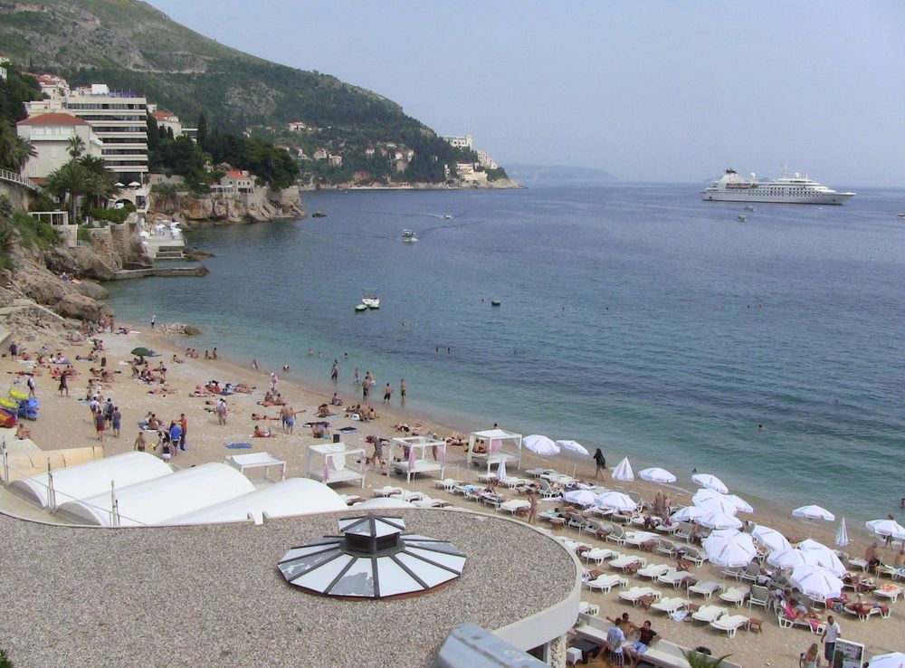 File:Banje beach, Dubrovnik, Croatia.JPG - Wikimedia Commons