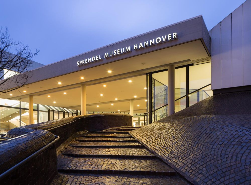 File:Sprengel Museum Hannover entrance Kurt-Schwitters-Platz Suedstadt Hannover  Germany 02.jpg - Wikimedia Commons