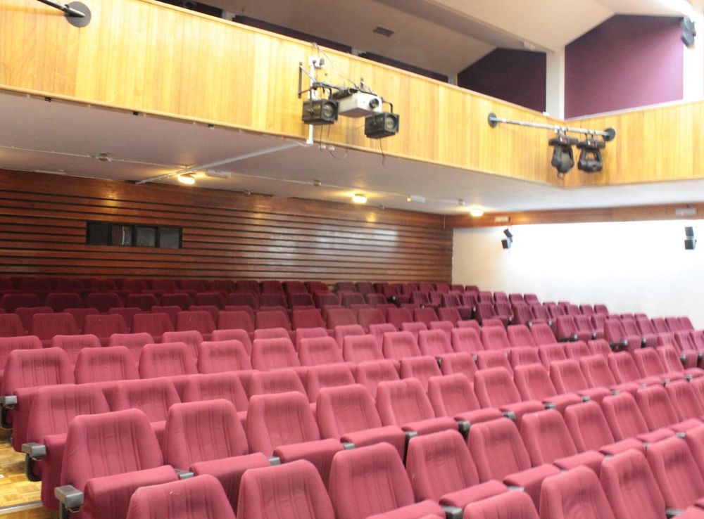 File:John Mackintosh Hall, auditorium, Gibraltar 2.JPG - Wikimedia Commons