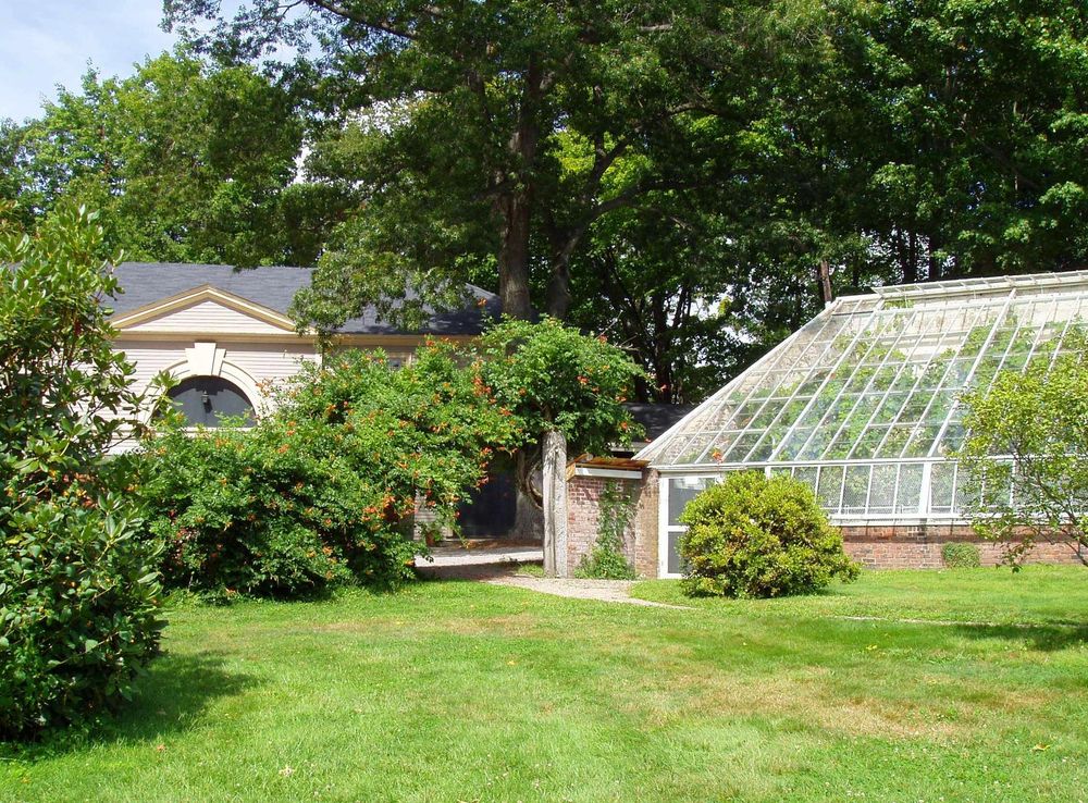 File:Lyman Estate, Waltham, Massachusetts - view of greenhouse.JPG -  Wikimedia Commons