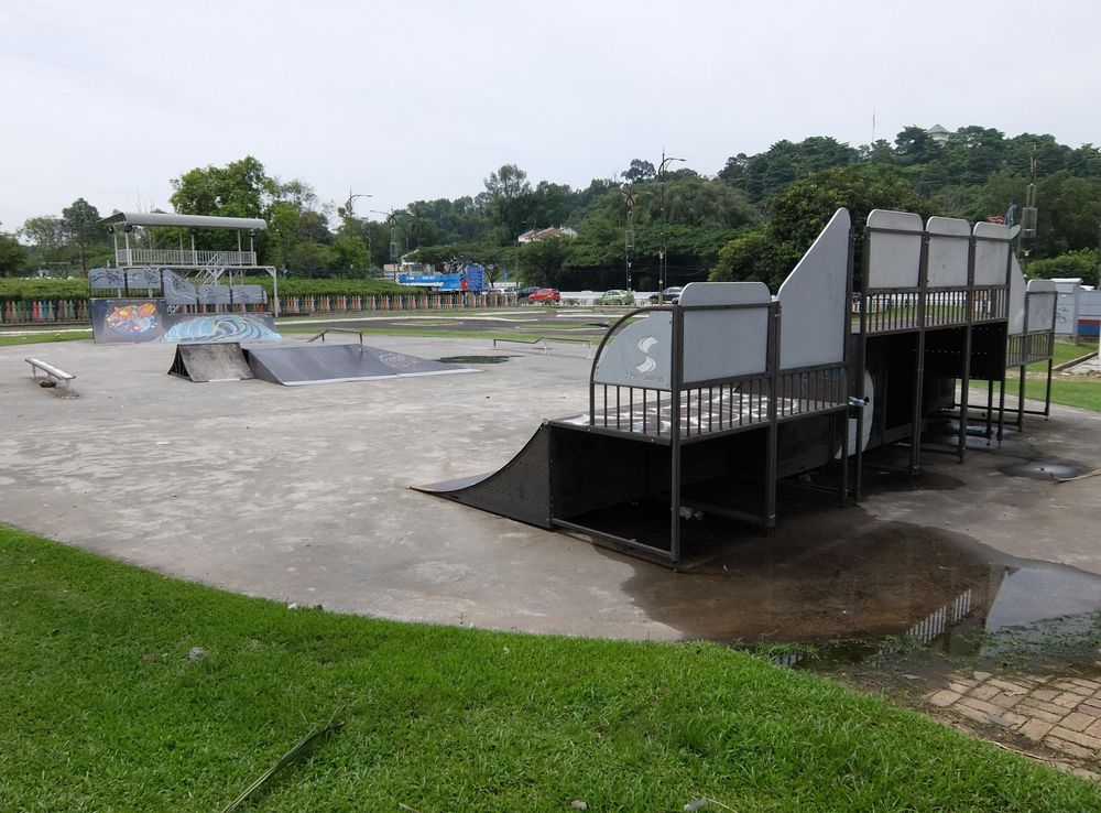 File:Danga Bay Skate Park.jpg - Wikimedia Commons