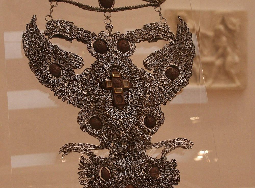 File:Properzia de' Rossi, Stemma della famiglia Grassi abc6.jpg - Wikipedia