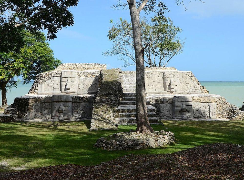 File:Cerros Ruins, Corozal, Belize.JPG - Wikimedia Commons