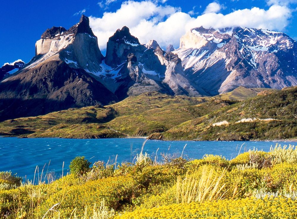 File:Cuernos del Paine from Lake Pehoé.jpg - Wikipedia
